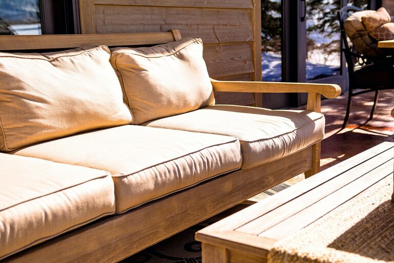 Tips for Creating a Cozy and Inviting Outdoor Living Space at Home